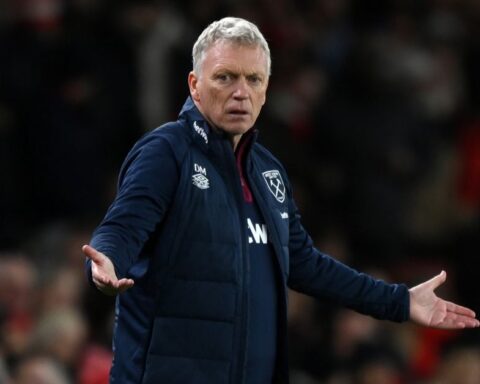 Moyes blasts 'disrespectful' VAR as West Ham denied late penalty in loss to Liverpool